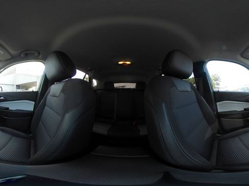 Used 2025 Chevrolet Trax LT w/ LT Convenience Package image 39