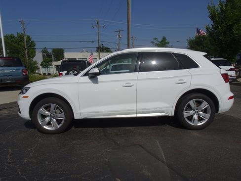 Used 2019 Audi Q5 2.0T Premium Plus w/ Premium Plus Package AWD/4WD image 2