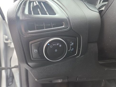 Used 2018 Ford Focus SE w/ Cold Weather Package image 6