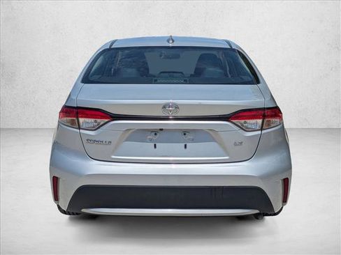 Used 2022 Toyota Corolla LE FWD image 6