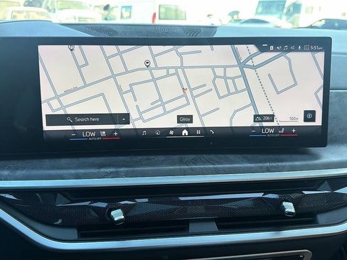 Used 2024 BMW X7 xDrive40i w/ M Sport Package AWD/4WD image 9