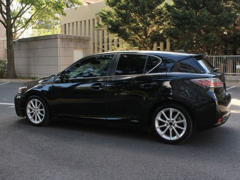 Used 2011 Lexus CT 200h Premium w/ Leather Pkg FWD image 8