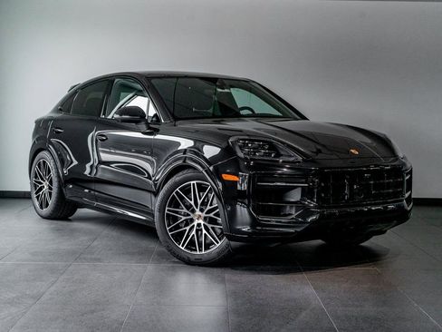 New 2025 Porsche Cayenne Coupe image 9
