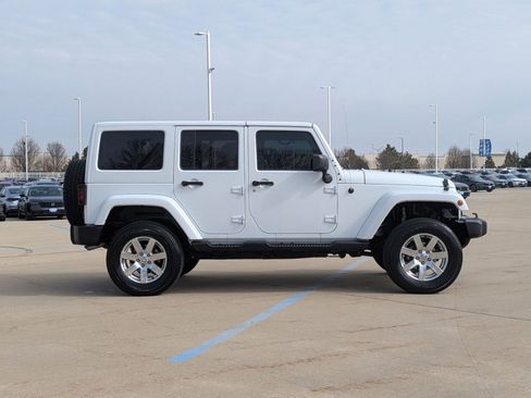 Used 2017 Jeep Wrangler Unlimited Sahara w/ Connectivity Group image 6
