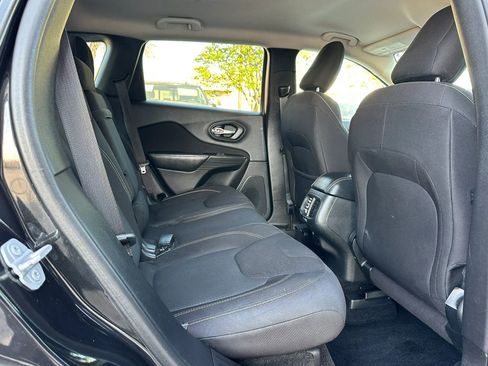 Used 2016 Jeep Cherokee Latitude AWD/4WD image 24