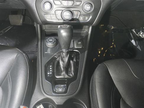 Used 2020 Jeep Cherokee Limited image 16