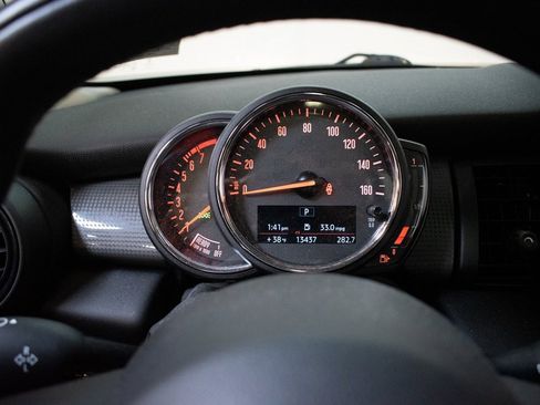 Used 2018 MINI Cooper 2-Door Hardtop image 13