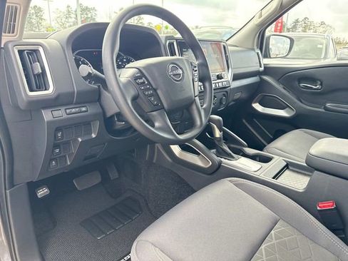 Used 2025 Nissan Frontier SV w/ Tow Package image 24