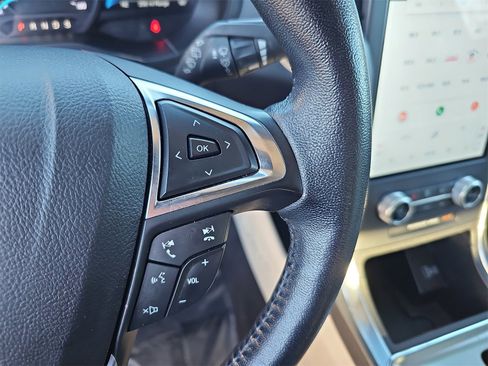 Used 2023 Ford Edge Titanium image 19