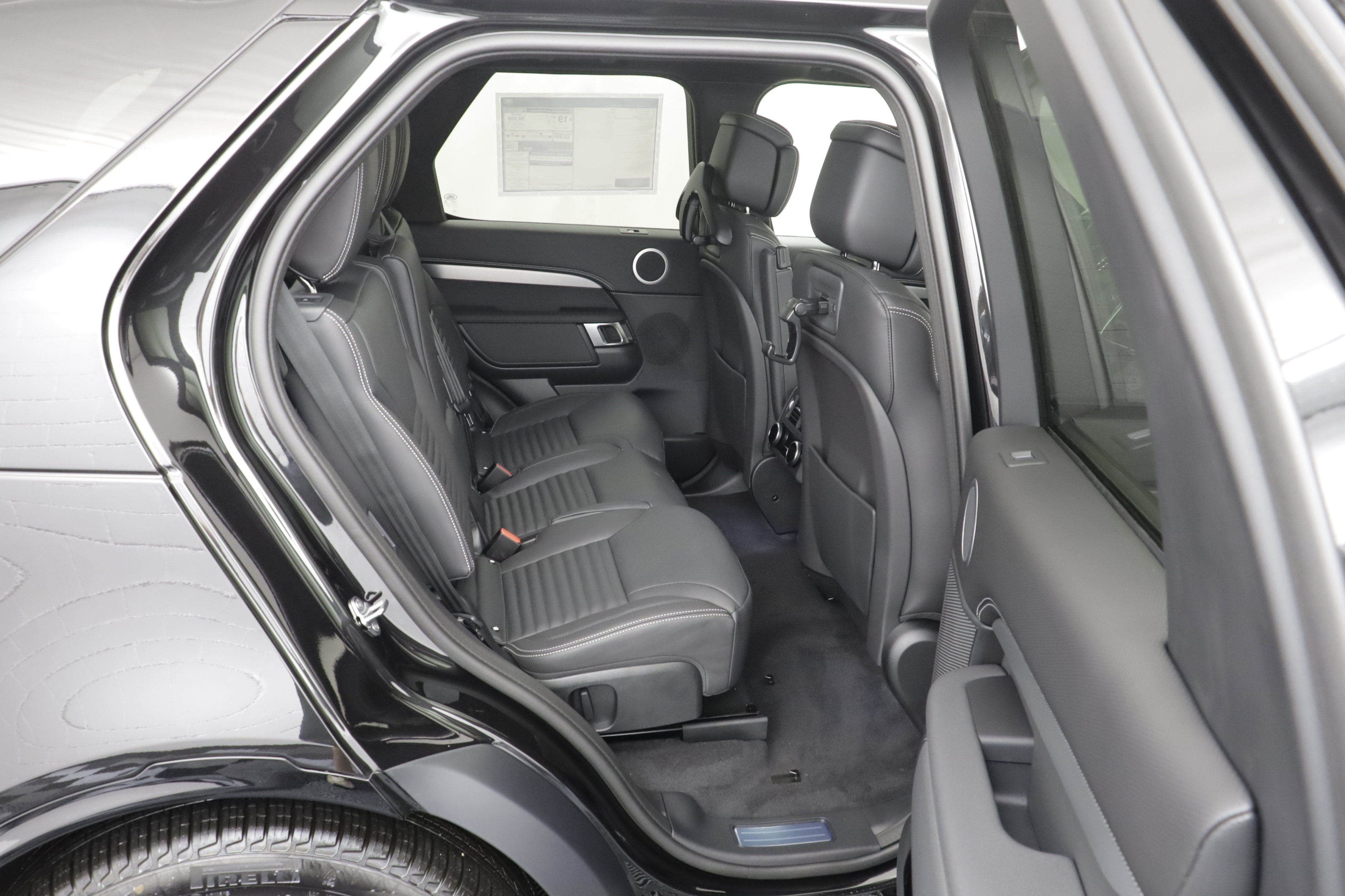 New 2026 Land Rover Discovery Limited Edition AWD/4WD image 25