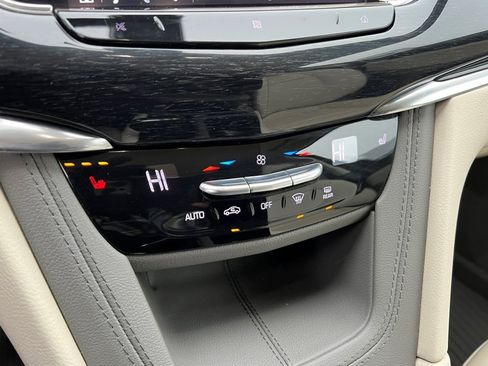 Used 2020 Cadillac XT6 Premium Luxury w/ LPO, Floor Liner Package image 27
