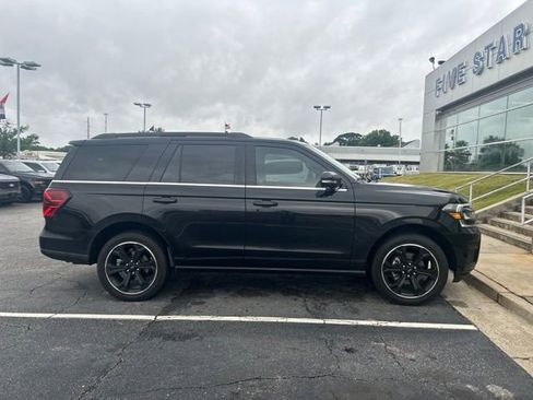 Used 2023 Ford Expedition Limited RWD image 2