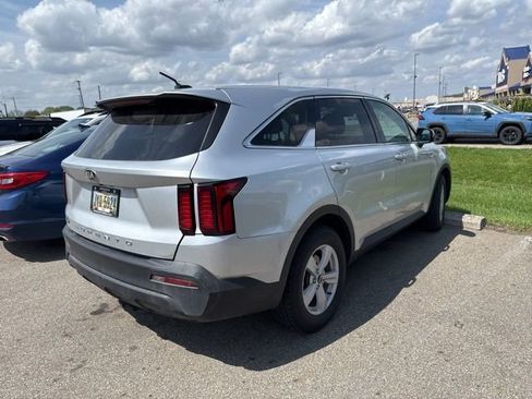 Used 2021 Kia Sorento LX FWD image 4