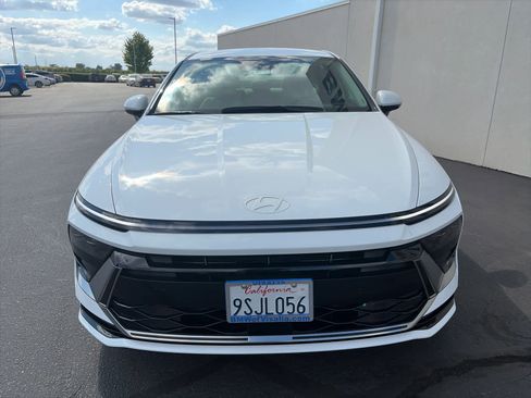 Used 2025 Hyundai Sonata SEL FWD image 2