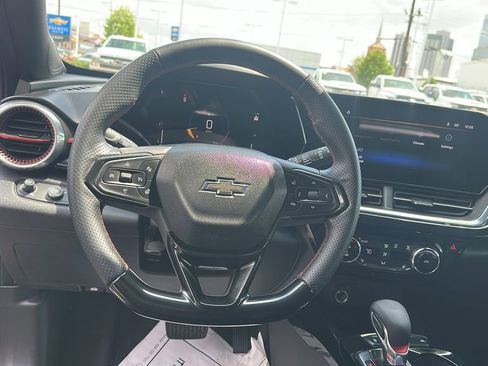 Used 2025 Chevrolet Trax RS w/ Sunroof Package image 14