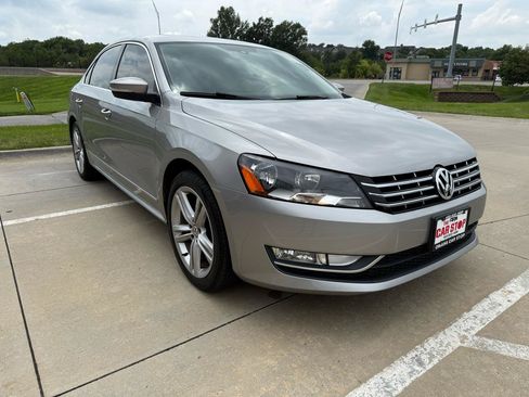 Used 2014 Volkswagen Passat 1.8T SEL Premium FWD image 4