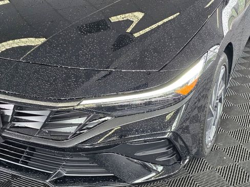 New 2026 Hyundai Elantra Limited FWD image 9