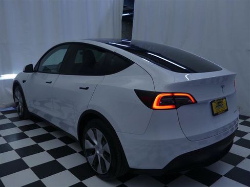 Used 2023 Tesla Model Y Long Range AWD/4WD image 4