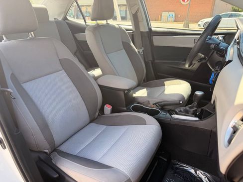 Used 2019 Toyota Corolla LE FWD image 11