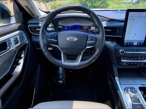 Used 2020 Ford Explorer Platinum w/ Premium Technology Package AWD/4WD image 5