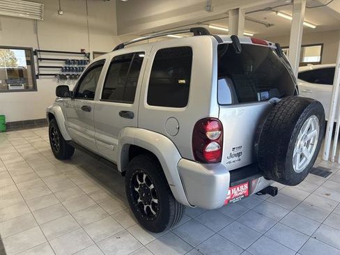 Used 2007 Jeep Liberty Limited image 2