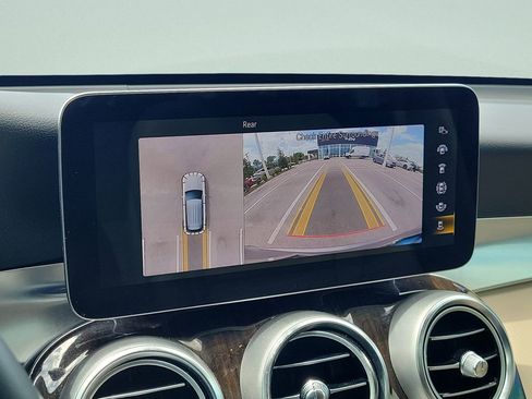 Used 2022 Mercedes-Benz GLC 300 image 24