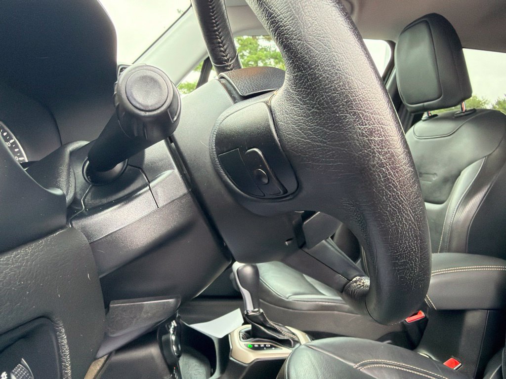Used 2015 Jeep Renegade Limited AWD/4WD image 20