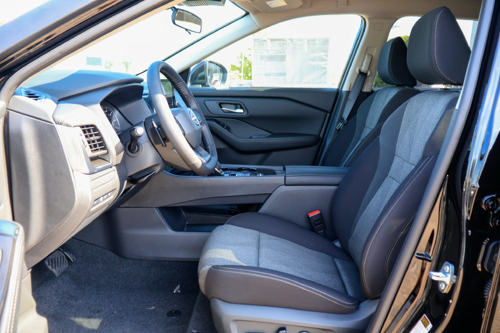 New 2026 Nissan Rogue SV FWD image 7