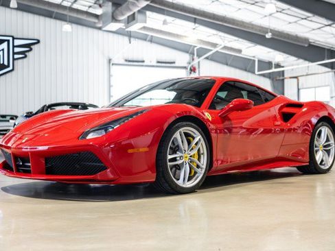 Used 2016 Ferrari 488 GTB RWD image 2