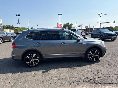 Used 2022 Volkswagen Tiguan SEL R-Line AWD/4WD image 10