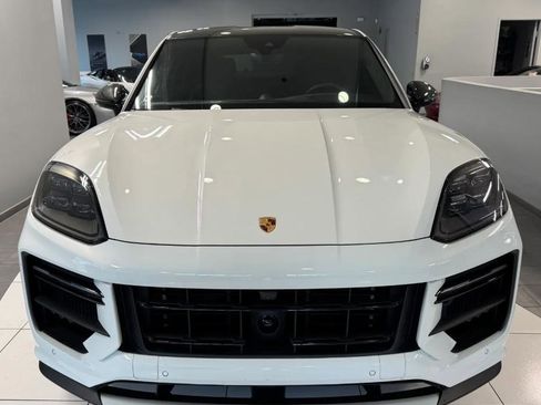 Used 2024 Porsche Cayenne Turbo GT image 2