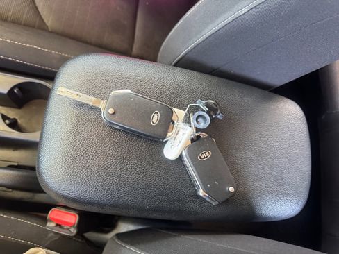 Used 2019 Kia Forte S FWD image 27