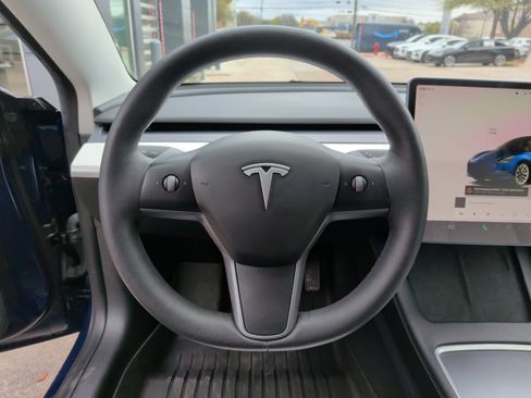 Used 2023 Tesla Model 3 Standard Range image 18