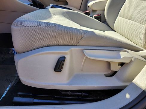 Used 2016 Volkswagen Golf S image 6