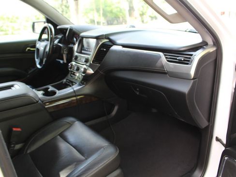 Used 2020 Chevrolet Suburban LT RWD image 18