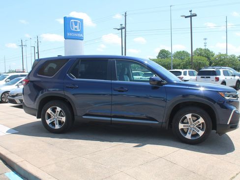 Used 2023 Honda Pilot EX-L image 3