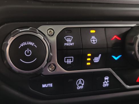Used 2022 Jeep Wrangler Sport AWD/4WD image 17