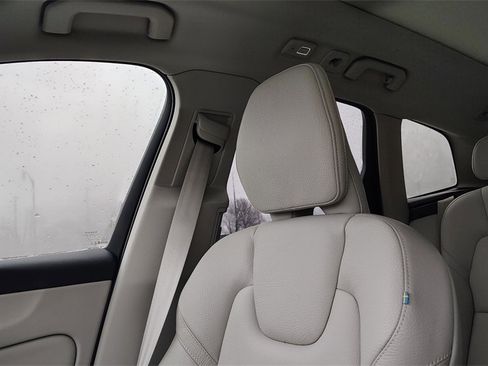 Used 2023 Volvo XC60 B5 Plus w/ Climate Package image 22