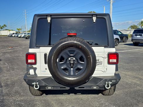 Used 2021 Jeep Wrangler Sport image 5