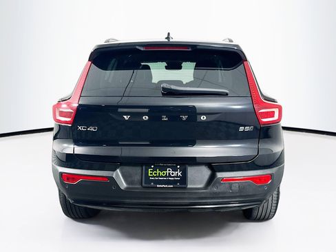 Used 2024 Volvo XC40 B5 Core image 7