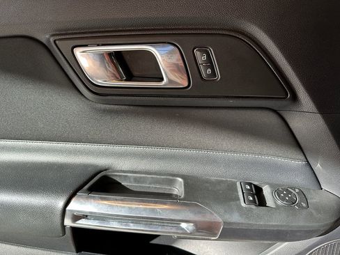 Used 2018 Ford Mustang GT RWD image 18