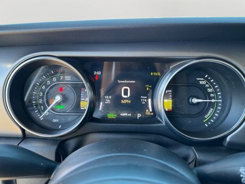 Used 2023 Jeep Wrangler Unlimited w/ Cold Weather Group image 29