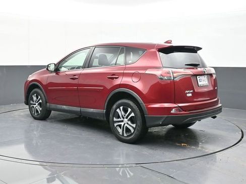 Used 2018 Toyota RAV4 LE image 8