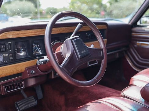 Used 1988 Jeep Grand Wagoneer AWD/4WD image 9