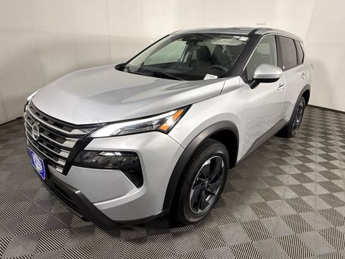 Used 2024 Nissan Rogue SV AWD/4WD image 5