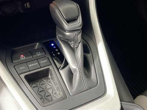 Used 2025 Toyota RAV4 XLE w/ Convenience Package FWD image 24