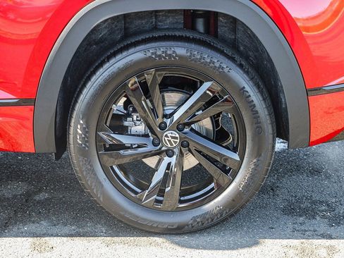 Used 2025 Volkswagen Atlas Cross Sport SEL R-Line image 10