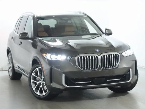 Used 2026 BMW X5 xDrive50e w/ Climate Comfort Package AWD/4WD image 2