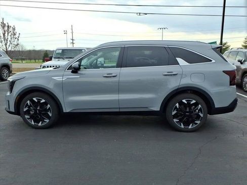 Used 2025 Kia Sorento SX image 4