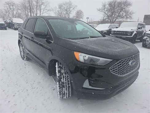 Certified 2023 Ford Edge SEL image 12